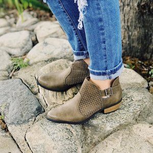 Distressed Oil Khaki Finish Ankle Boots